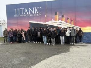 Společné foto před Titanicem